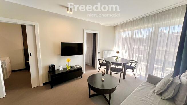 Apartament w Apart Park Albus miejsce parkingowe.