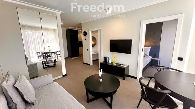 Apartament w Apart Park Albus miejsce parkingowe.
