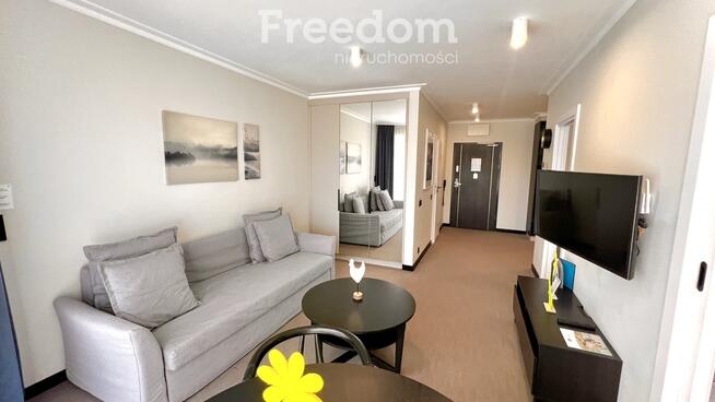 Apartament w Apart Park Albus miejsce parkingowe.