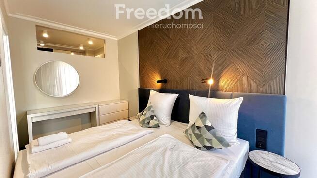 Apartament w Apart Park Albus miejsce parkingowe.