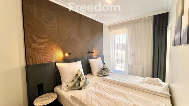 Apartament w Apart Park Albus miejsce parkingowe.