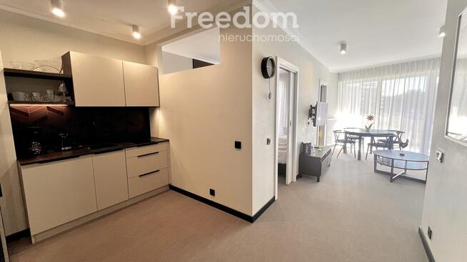 Apartament w Apart Park Albus miejsce parkingowe.