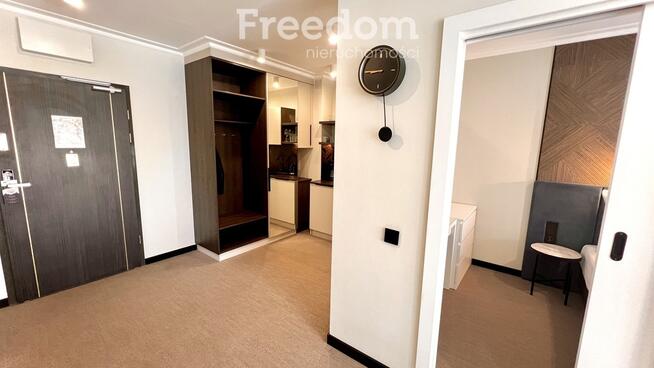 Apartament w Apart Park Albus miejsce parkingowe.