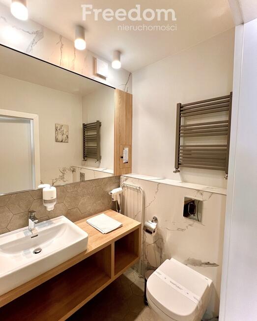 Apartament w Apart Park Albus miejsce parkingowe.