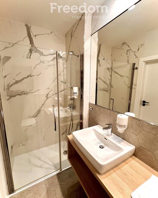 Apartament w Apart Park Albus miejsce parkingowe.