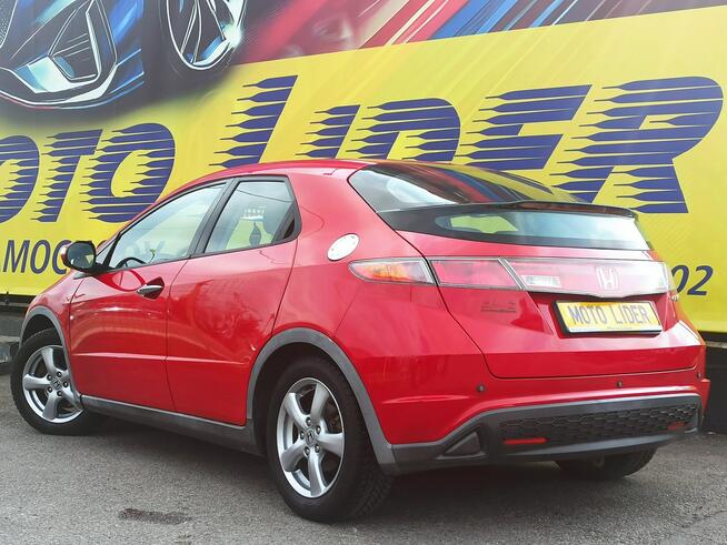 Honda Civic 8 lat w jednych rękach