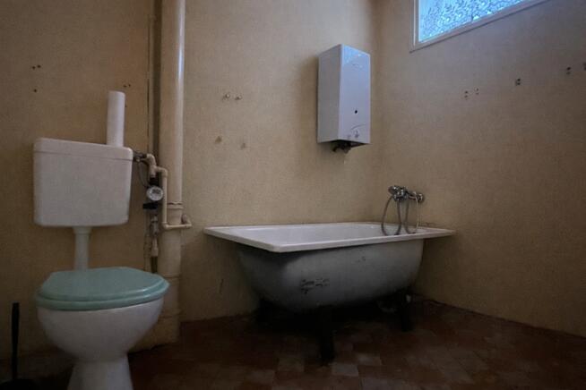 2 pok z aneksem/1 pok z widną kuchnią, piwnica 4m²