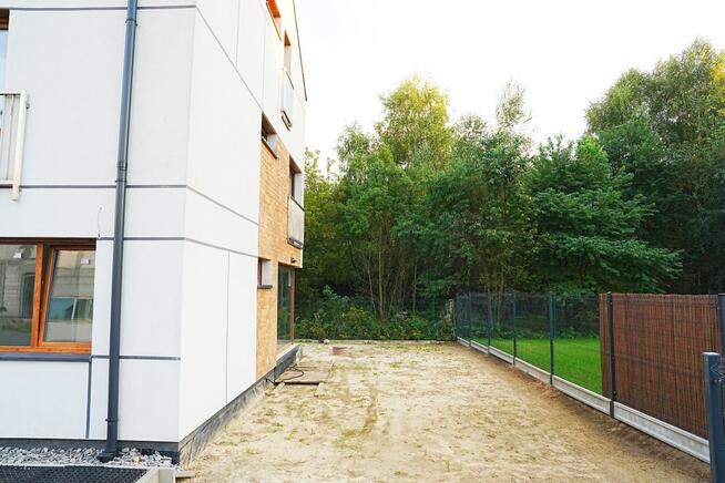 SEGMENT W CICHEJ, SPOKOJNEJ I ZIELONEJ OKOLICY