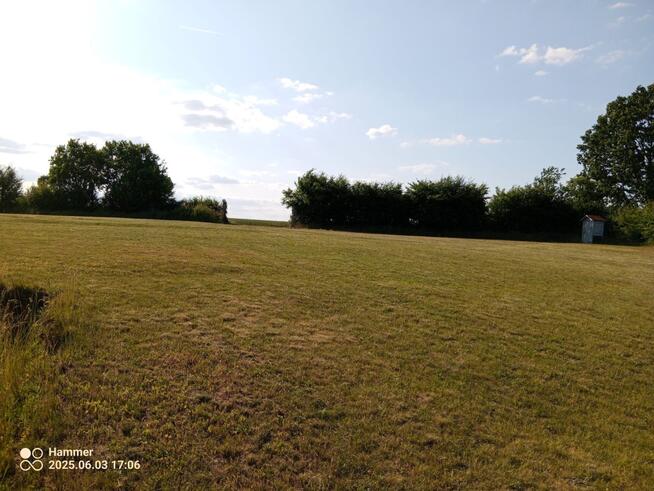 Działka z WZ, linią brzegową jeziora i winnicą