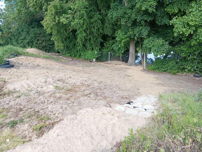 Działka z WZ, linią brzegową jeziora i winnicą