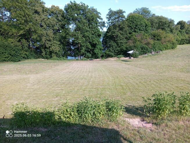 Działka z WZ, linią brzegową jeziora i winnicą