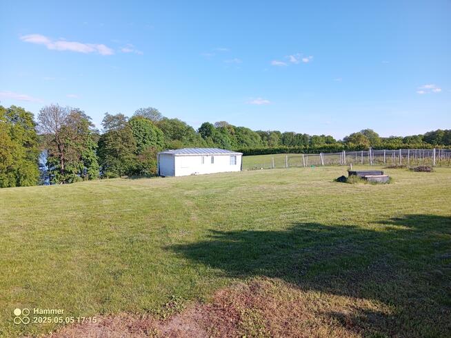 Działka z WZ, linią brzegową jeziora i winnicą