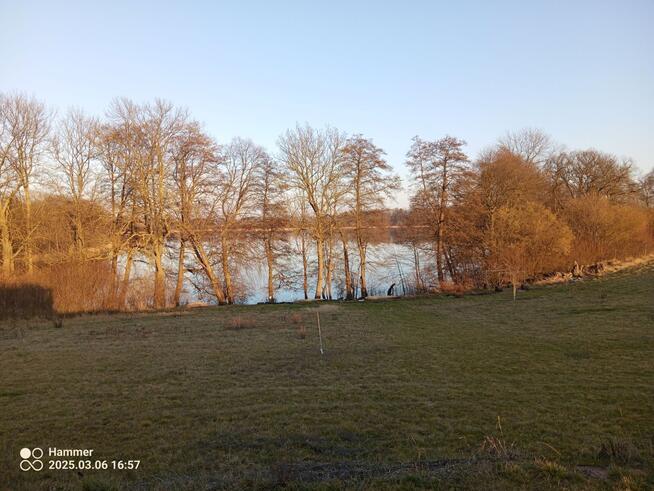 Działka z WZ, linią brzegową jeziora i winnicą