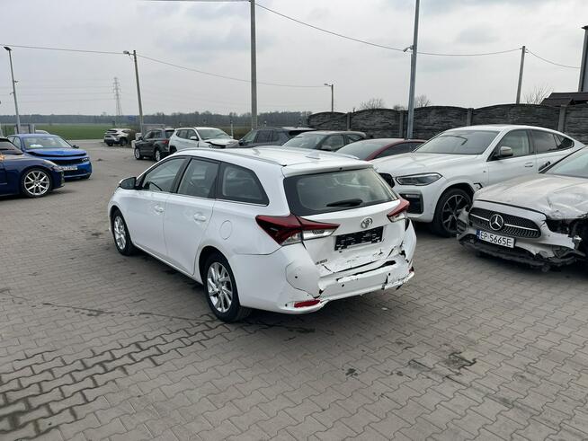 Toyota Auris Klimatronik Podgrzewanie Tempomat Czujniki park. 132KM