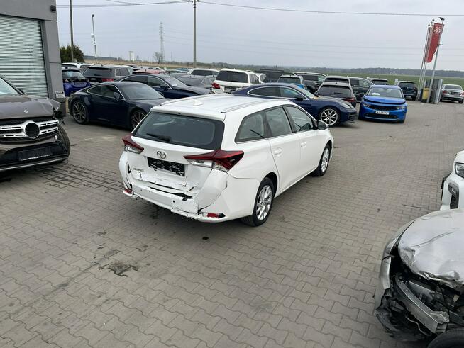 Toyota Auris Klimatronik Podgrzewanie Tempomat Czujniki park. 132KM