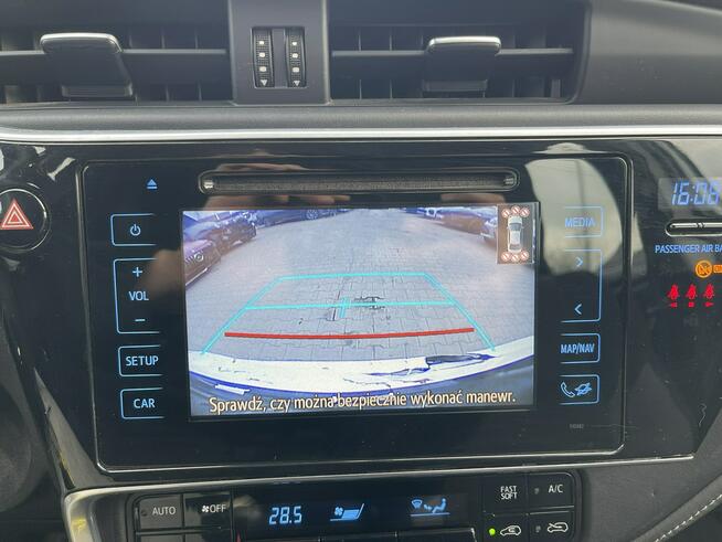 Toyota Auris Klimatronik Podgrzewanie Tempomat Czujniki park. 132KM