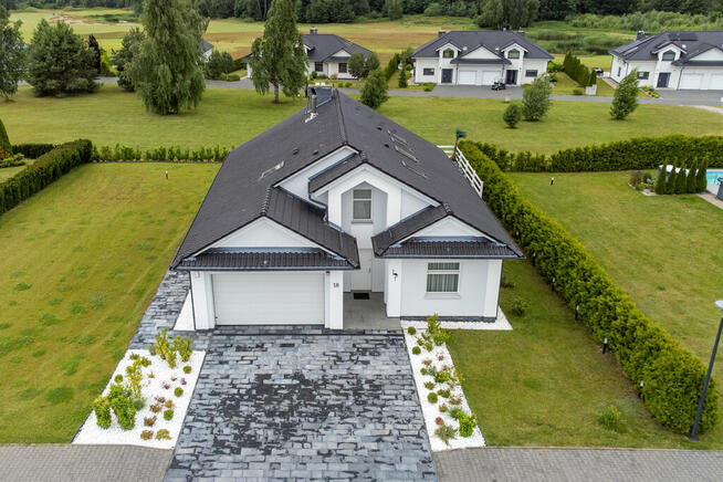 Wynajem villa wolnostojąca z basenem na polu golfowym 200m2