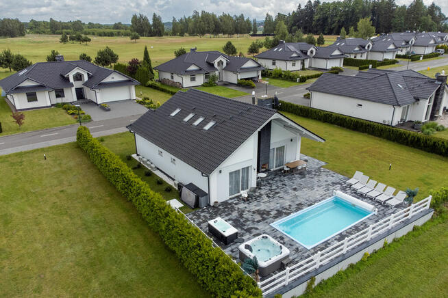 Wynajem villa wolnostojąca z basenem na polu golfowym 200m2