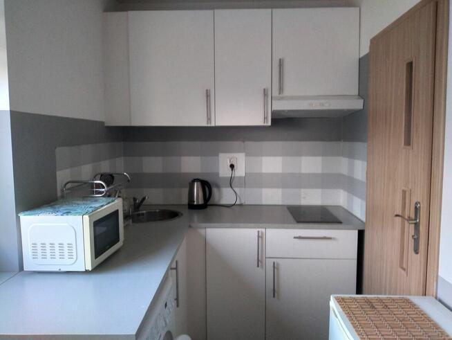 Przytulna KOMPAKTOWA kawalerka 18 m² – dobrze zorganizowana