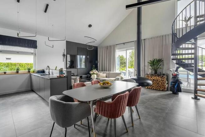 Wynajem villa wolnostojąca z basenem na polu golfowym 200m2