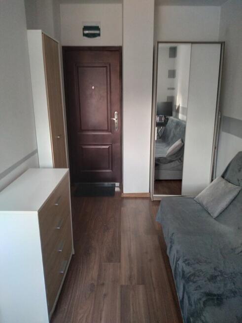 Przytulna KOMPAKTOWA kawalerka 18 m² – dobrze zorganizowana