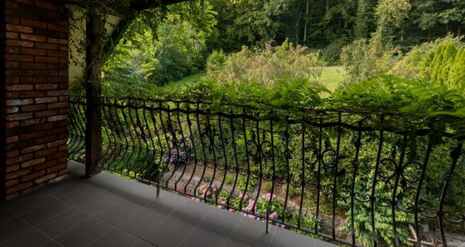 Dom pod lasem z możliwoscią 2 niezal. mieszkań 225m2