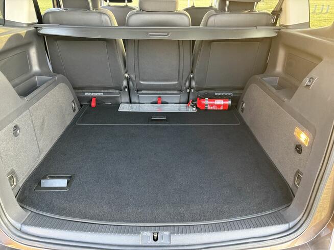 Zadbany VW Touran w zestawie koła na zimę