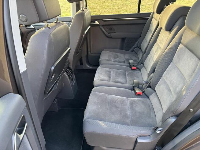 Zadbany VW Touran w zestawie koła na zimę