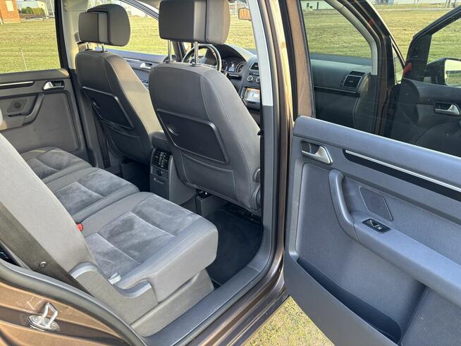 Zadbany VW Touran w zestawie koła na zimę