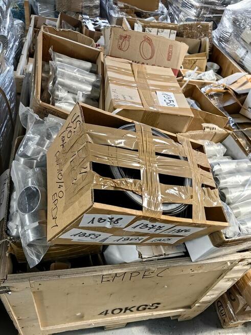 Zapasy magazynowe: armatura ze stali nierdzewnej i kwasoodpo