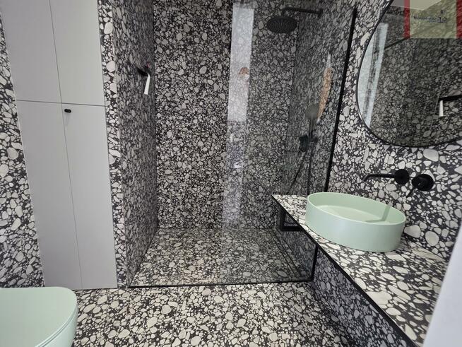 Nowoczesny apartament 2-poziomowy, winda, garaż, morze.