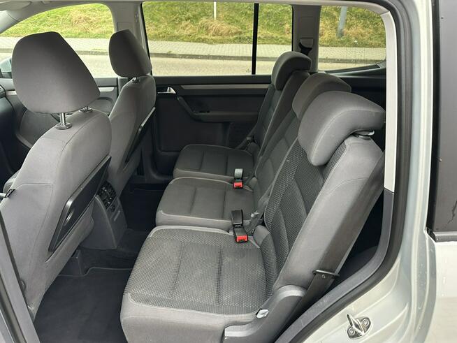 Volkswagen Touran 5 miejsc, podg. fotele, klimatronik, nawigacja, wymieniony rozrząd
