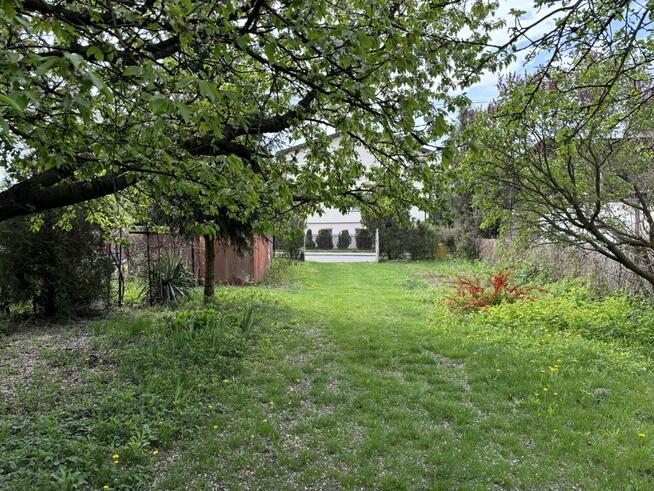 Działka z garażami, pozwoleniem na bud. projektem.