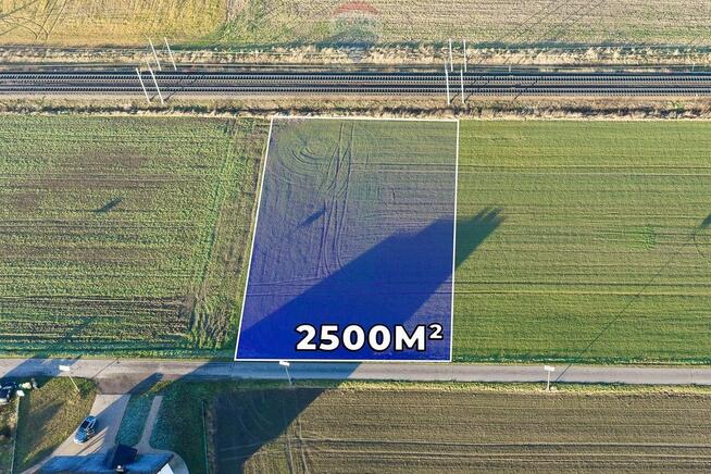Działka 2.500 m², możliwość zabudowy mieszkaniowej