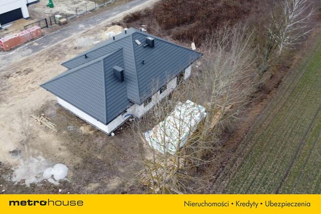 Dom parterowy wolnostojący - pompa ciepła, kominek