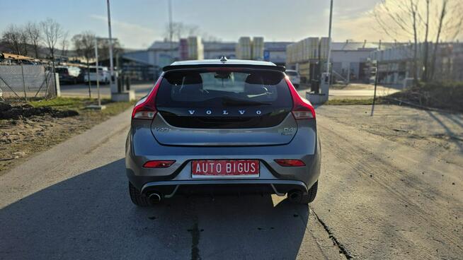 Volvo V40 R DESIGN duza navi camera cofania