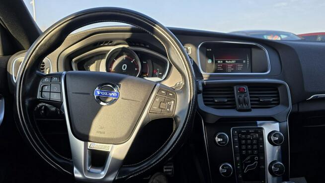 Volvo V40 R DESIGN duza navi camera cofania