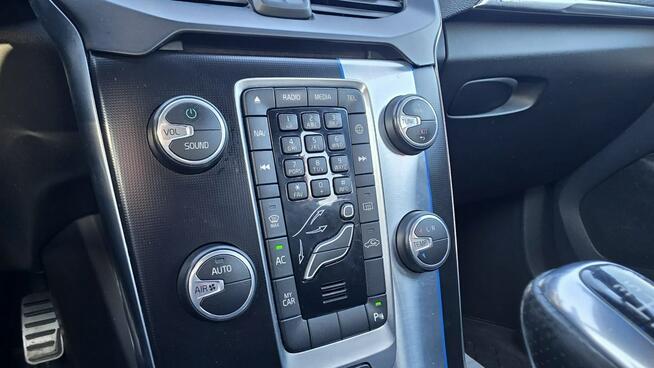 Volvo V40 R DESIGN duza navi camera cofania