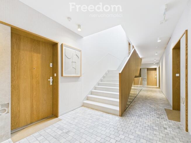 Luksusowy apartament który nie krzyczy – lecz koi.