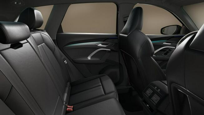 Audi Q5 LeasingOd103%_LEDplus_Kamera_SoundSystem_CarPlay_S Line_Asystenci_FV23