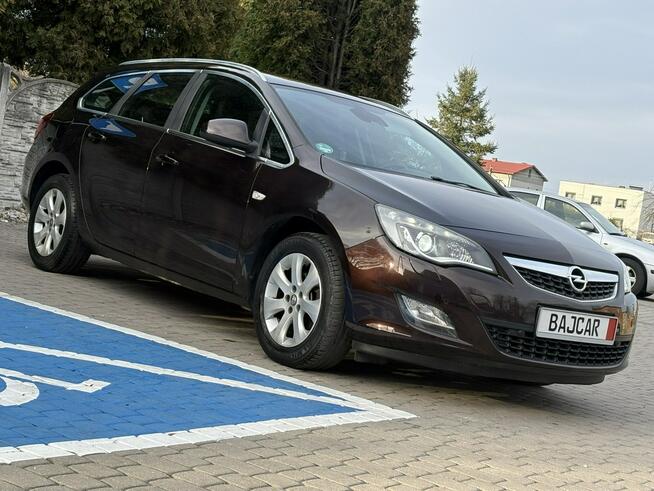 Opel Astra * Podgrzewana kierownica * Climatronic * Podgrz. siedzenia * Autom. św