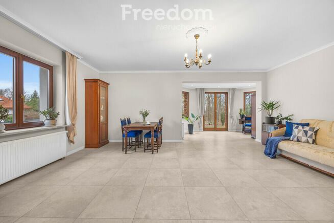 Przestronny dom wolnostojący 225m² w Magdalence