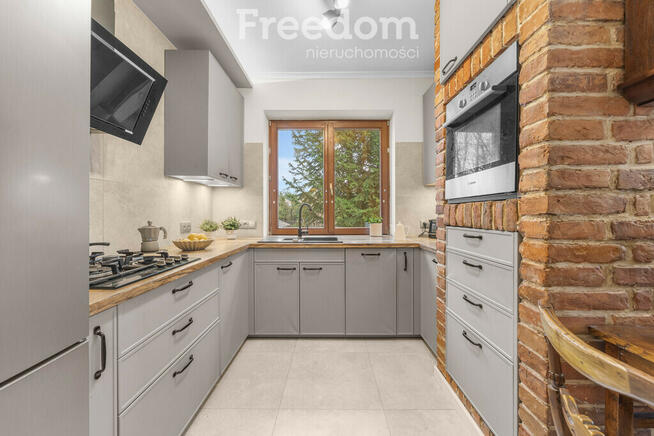 Przestronny dom wolnostojący 225m² w Magdalence