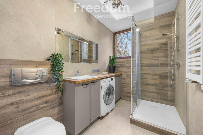 Przestronny dom wolnostojący 225m² w Magdalence