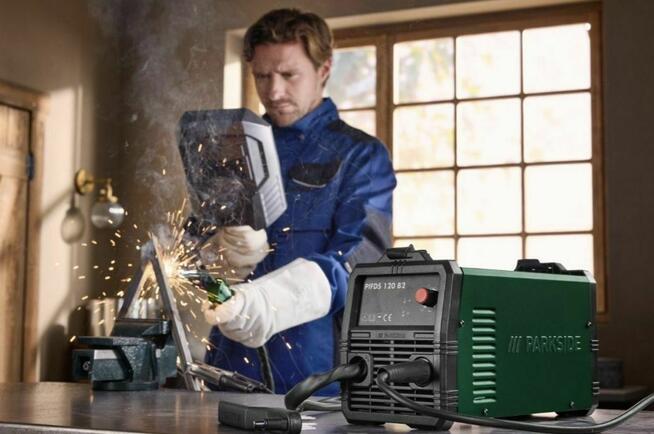 Inwerterowa spawarka na drut samoosłonowy PIFDS 120 B2