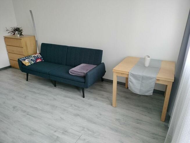 Wynajmę dwupokojowe mieszkanie z oddzielną kuchnią