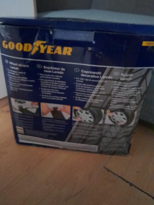 Kołpaki Samochodowe Uniwersalne Komplet 4 Sztuki 16 Czarno-