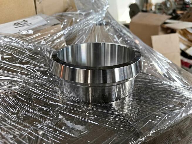 Zapasy magazynowe: armatura ze stali nierdzewnej i kwasoodpo