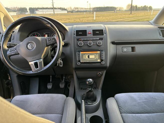 Zadbany VW Touran w zestawie koła na zimę