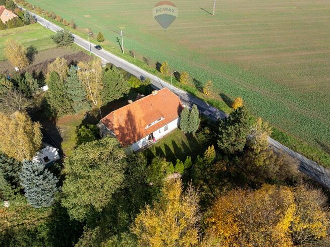 Działka zabudowana starą szkołą|jez.Niepruszewskie